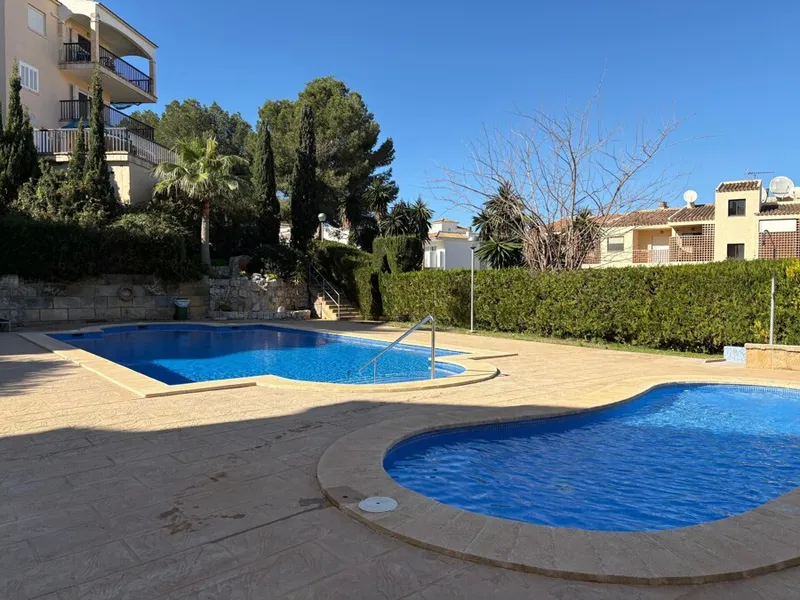 Spacious Three-Bedroom Apartment with Balcony and Communal Pool in Santa Ponsa — photo 3