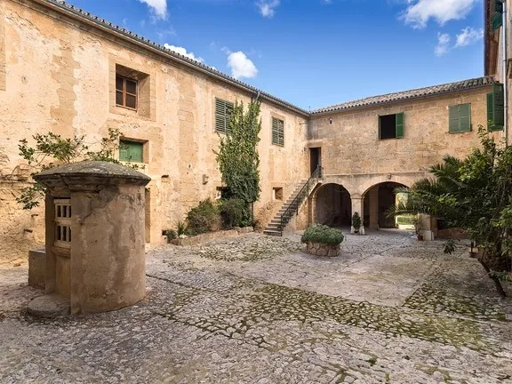 Investment! Historic property in Paguera with many possibilities — photo 10