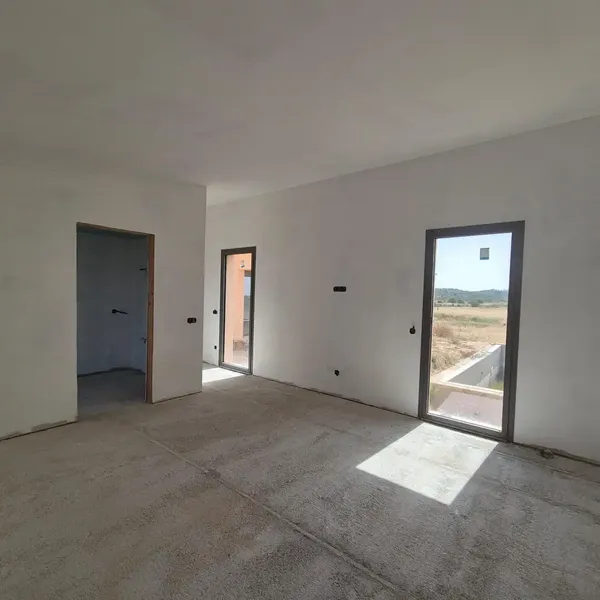 This rustic finca still pending completion, located on the outskirts of Llucmajor, has unobstructed views of the countryside, the land is — photo 7