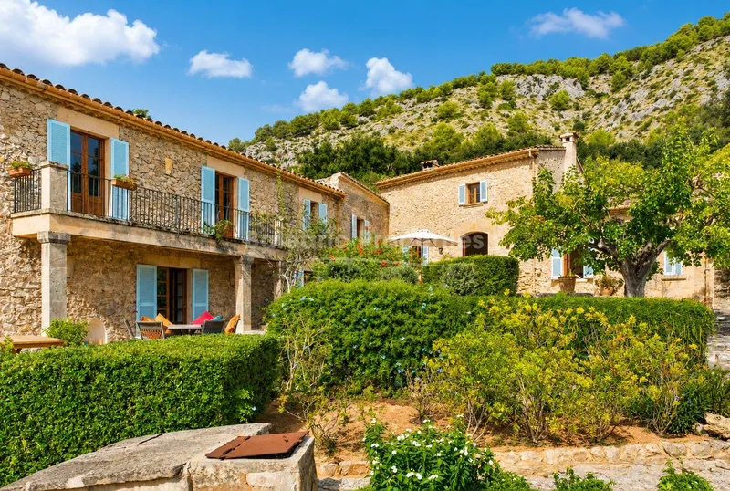 Majestic country home with mountain views for sale in Pollensa, North Mallorca — photo 1