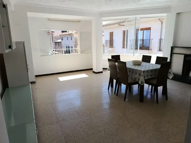 CENTRO DE MALLORCA, Inca. 2º piso con mucha luz ya que hace esquina y tiene un gran ventanal. Posibilidad de separarlo en dos fácilmente. 11 — photo 1