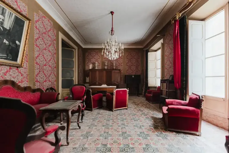 This beautiful early 20th century mansion with striking facade and spacious rooms is offered for sale in the heart of Manacor. — photo 4