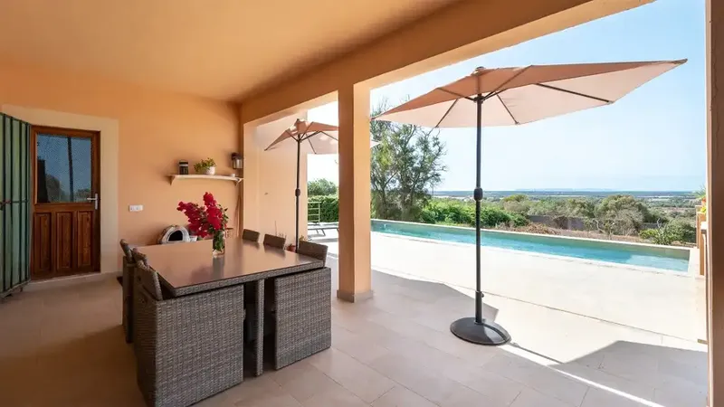 Discover this spectacular detached chalet in the sought-after area of Ses Salines, Mallorca — photo 3