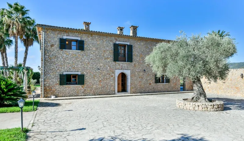 UNA VILLA ÚNICA EN ALARÓ: 22.000 M² DE NATURALEZA, PRIVACIDAD Y TRANQUILIDAD — photo 6