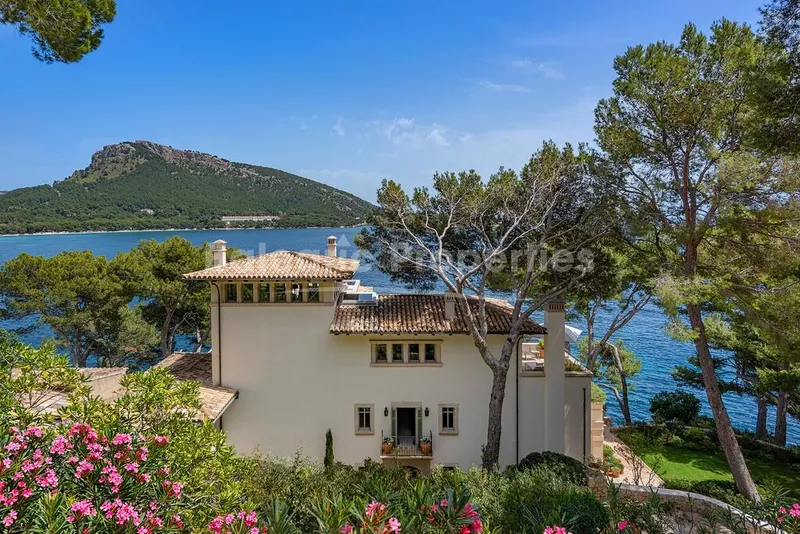 Exclusive frontline estate with direct sea access for sale in Formentor, North Mallorca — photo 3
