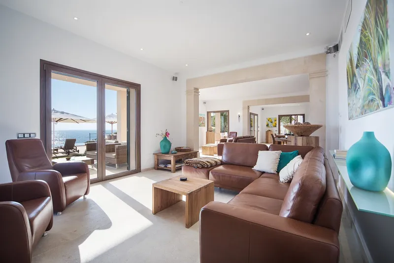 Villa with heated pool for rent, frontline in Cala Murada — photo 7