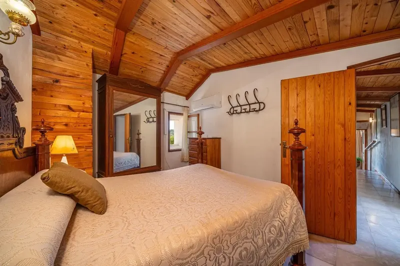 Located in the privileged enclave of Binibona, at the foot of the Sierra de Tramuntana, this unique property stands out for its character — photo 12
