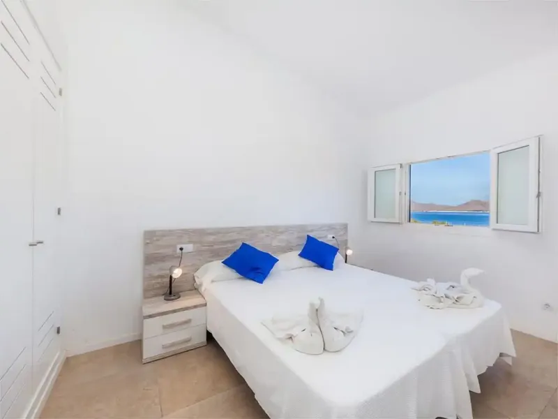 180 m² property with living room, 2 fully equipped kitchens, 4 bedrooms and 2 bathrooms — photo 9