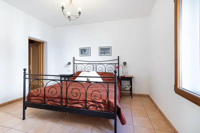 The property is ideally located to enjoy excellent views and tranquility. This spacious ground floor house, built in 1950 — photo 8