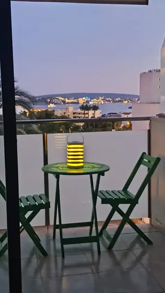 Alquilo estudio reformado en Portals. Con vistas al mar, orientación sur, zona tranquila, tiene servicios ( supermercado, farmacia, parada d — photo 3