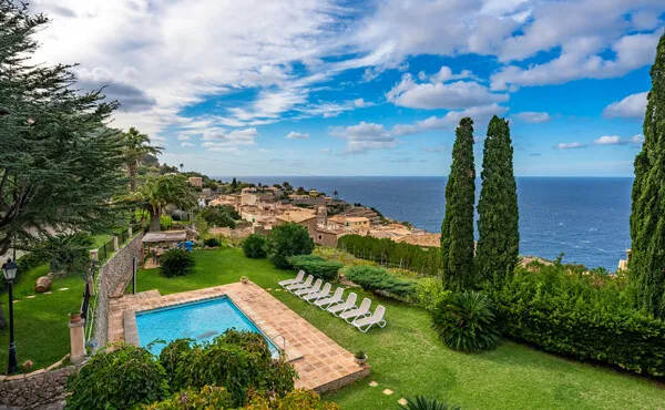 Manor house with swimming pool and breathtaking sea views — photo 1