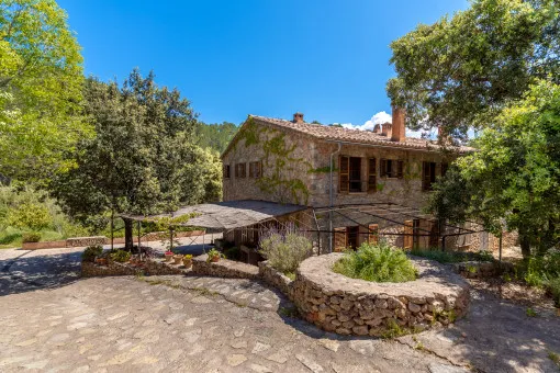 Esporles, beautiful finca with lots of privacy and 2 residential units in the Tramuntana mountains — photo 1