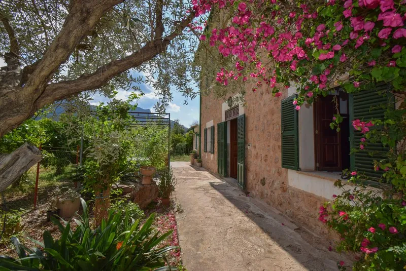 Rustic house with large garden in sunny area of Sóller — photo 1