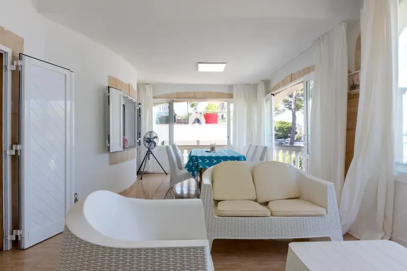 Inmoclaus presents an exclusive opportunity on the seafront. Two independent homes — ground floor and first floor with free ceiling — — photo 5