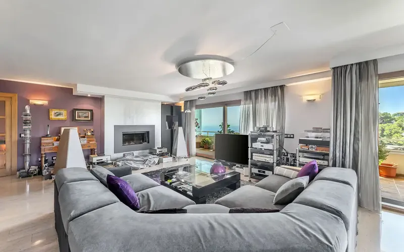 This bright apartment in Cas Catalá impresses with its spectacular sea views and is located on the 7th floor of a well-maintained residential complex — photo 4