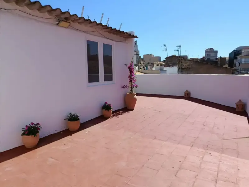CENTRO DE MALLORCA, Inca. 2º piso con mucha luz ya que hace esquina y tiene un gran ventanal. Posibilidad de separarlo en dos fácilmente. 11 — photo 10