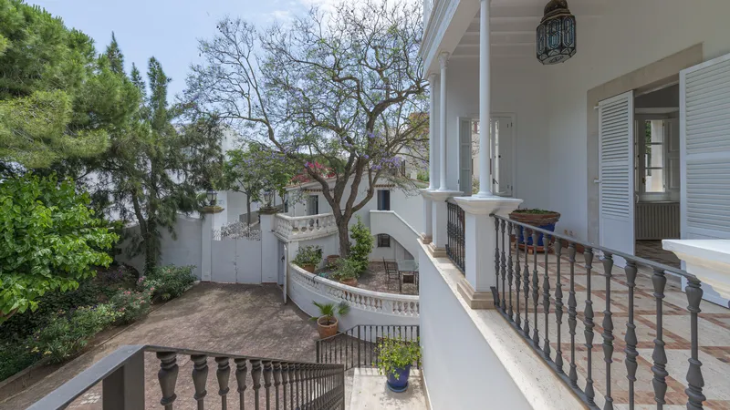 Elegant villa in El Terreno with park-like garden, pool and stunning views of the harbor — photo 10