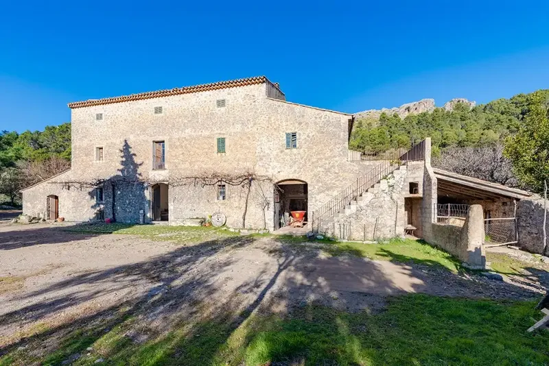 Acquiring this property is owning an authentic part of Mallorca - located in one of the most isolated areas of the Tramuntana, just after — photo 2