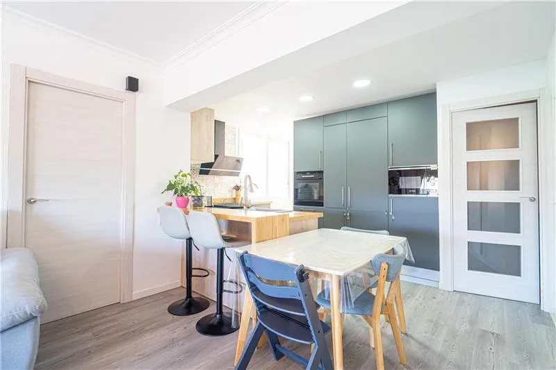 Apartment with a terrace of approximately 12 m² offering unobstructed views. — photo 3