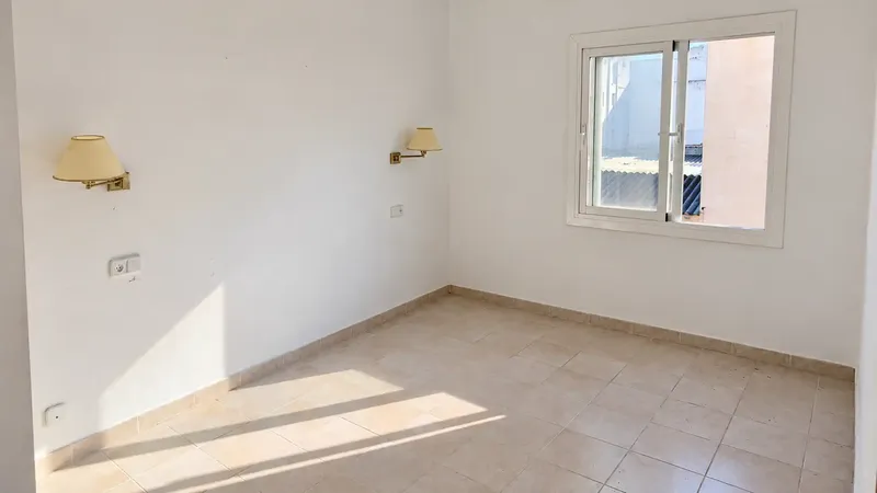 Luminoso apartamento situado en una segunda planta sin ascensor, en una ubicación muy cómoda y muy cerca de todo tipo de servicios, comercio — photo 12