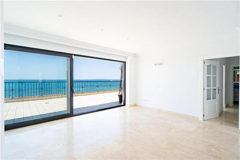 Approx. 175 m² penthouse with terrace on the beachfront with panoramic ocean views — photo 1