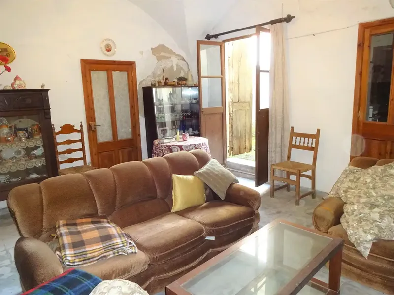 Exceptional manor house in Muro dating from 1919, distributed over 3 floors. It consists of entrance hall, living-dining room with arch — photo 10