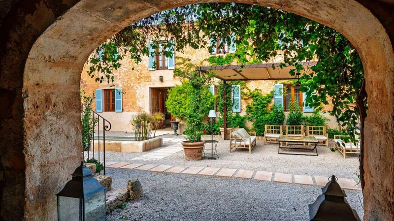 Historic estate in Llucmajor – with 27 hectares of private land and cypress avenue — photo 4
