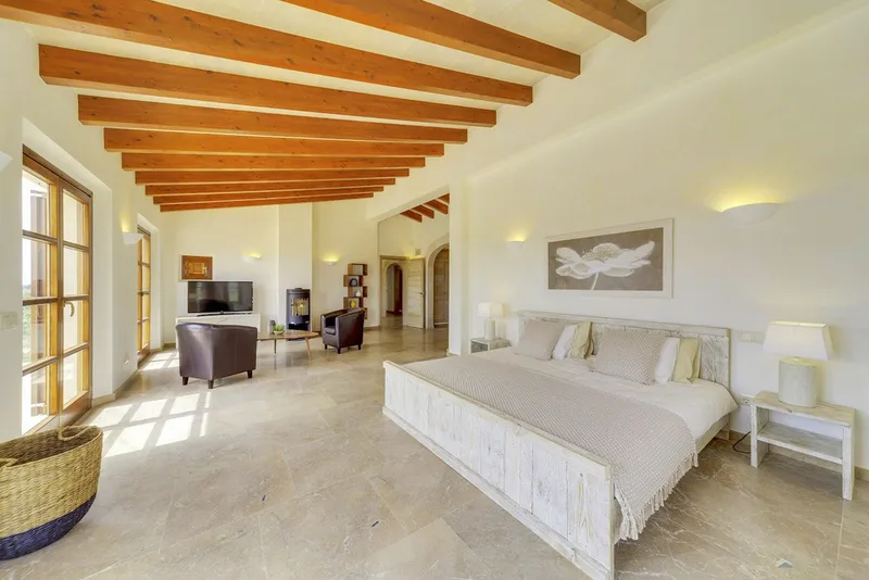 Magnificent property with large guest house on a hillside with fantastic views — photo 12