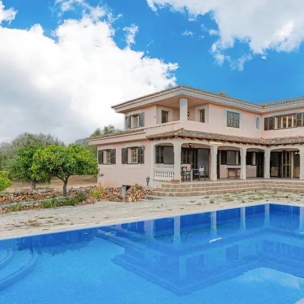 Farm with swimming pool — photo 1