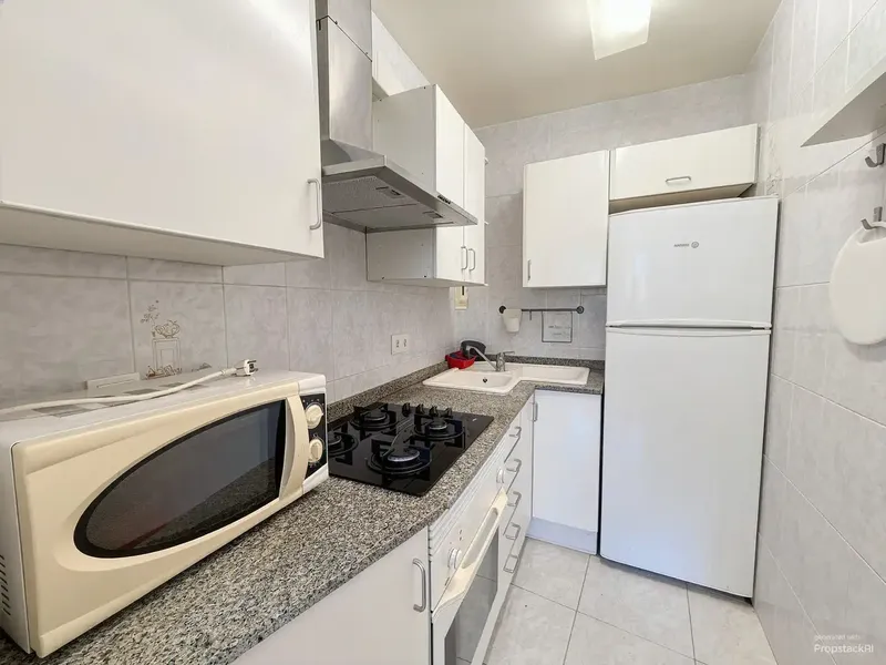 A few steps from Portixol beach, this apartment with independent entrance offers great potential to create a home to your measure — photo 5