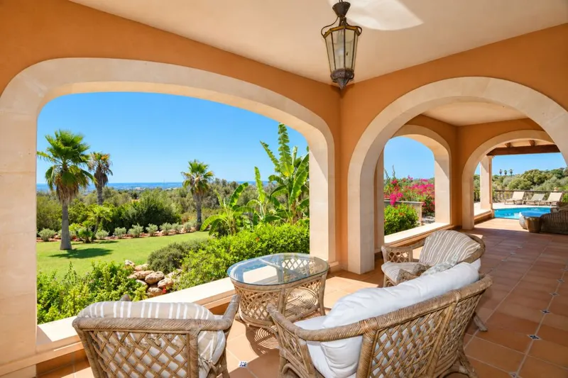 Spacious and bright Mediterranean-style country house, featuring pleasant terraces, [...] — photo 10