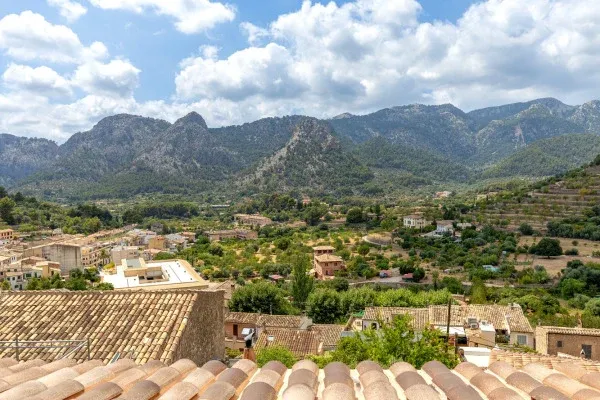 New-build townhouse with stunning views of the mountains and the village — photo 1