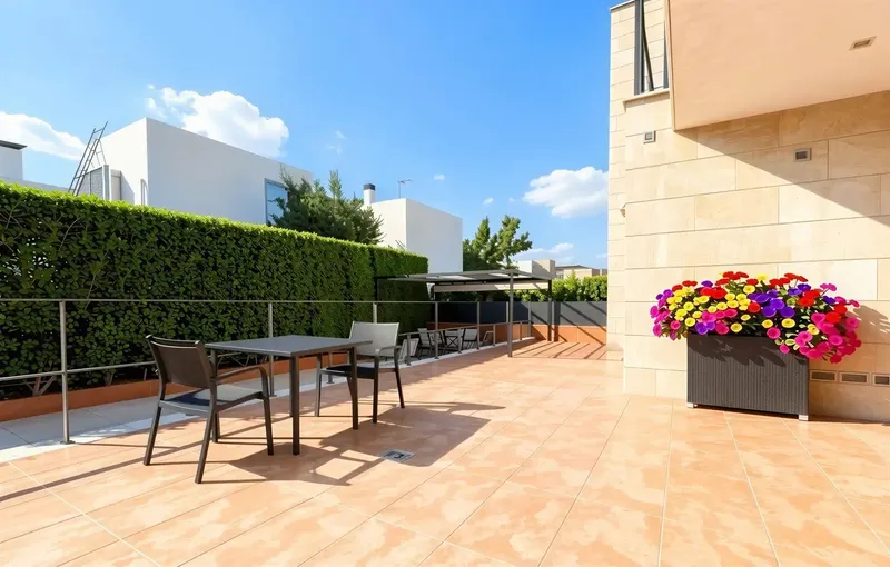 This exclusive chalet is located in a privileged location of Palma de Mallorca in Ciutat Jardí on a large plot with pool, terrace — photo 10
