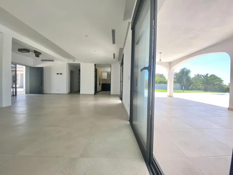 Cherryhouse Invest presents this spectacular high-end villa located in the prestigious private urbanization of Sa Planera, one of the — photo 7