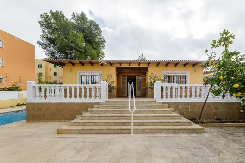 Descubre este encantador chalet en Palmanova, una propiedad amplia, privada y versátil, ideal para disfrutar de Mallorca durante todo el año — photo 2