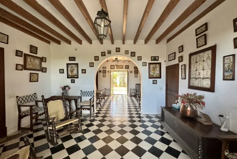 Old Mallorcan finca with large plot in Establiments — photo 8