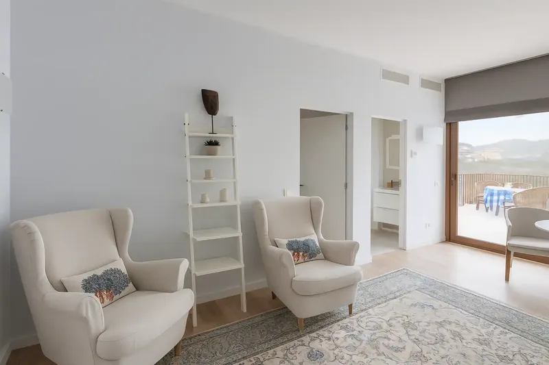 For sale is an exceptional property complex consisting of two contiguous semi-detached houses, each with its own independent entrance — photo 5
