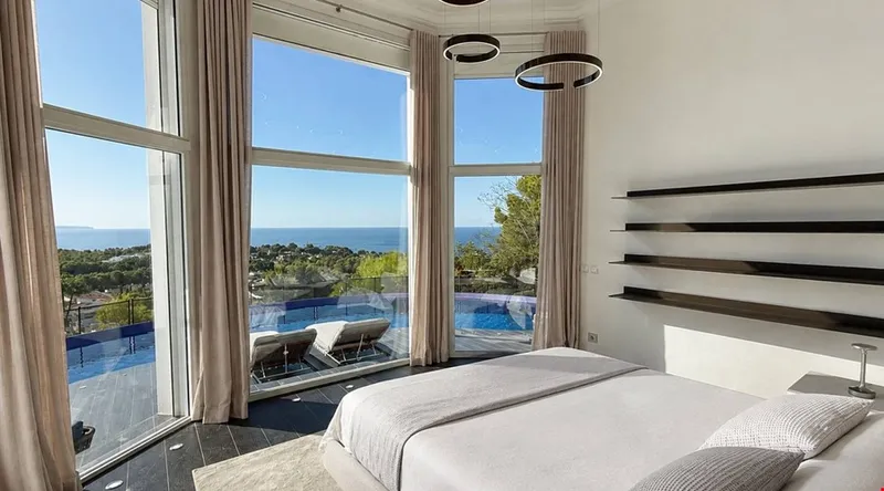 Contemporary five-bedroom villa for sale with panoramic sea views in Bendinat — photo 8