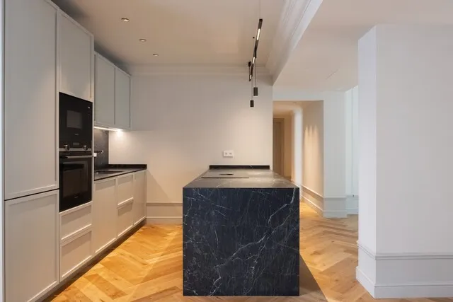 Chic renovated apartment for sale in historic Palau Peña, Palma Old Town, Mallorca — photo 12