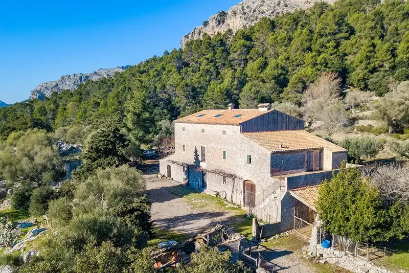 Acquiring this property is owning an authentic part of Mallorca - located in one of the most isolated areas of the Tramuntana, just after — photo 1