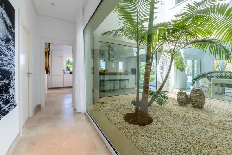 Contemporary five-bedroom sea-view villa for sale in Santa Ponsa — photo 5