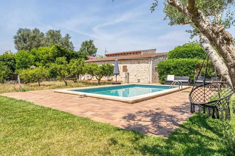 We present this exclusive rustic finca with pool and garden just minutes from Inca. — photo 9