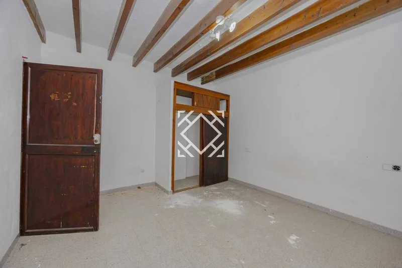 House with great potential for renovation for sale in Alcudia, Mallorca. — photo 12