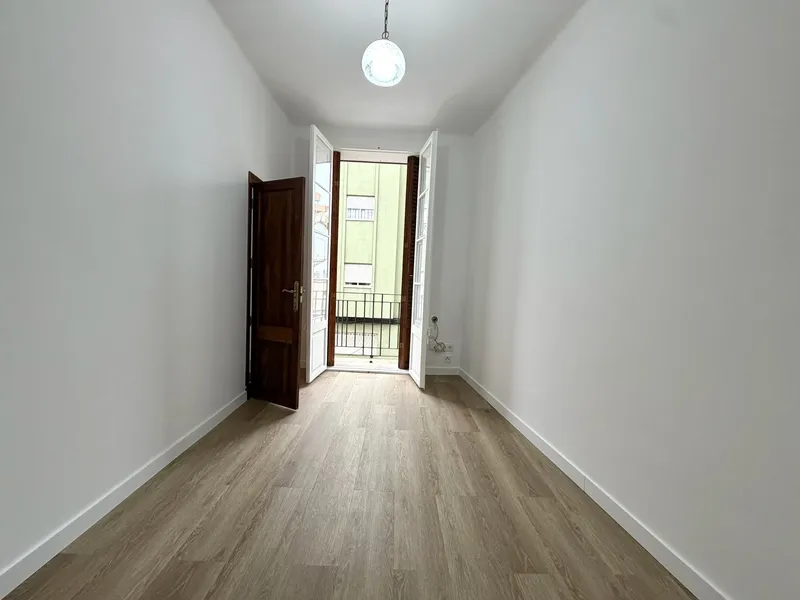 Large 6-bedroom apartment — photo 8