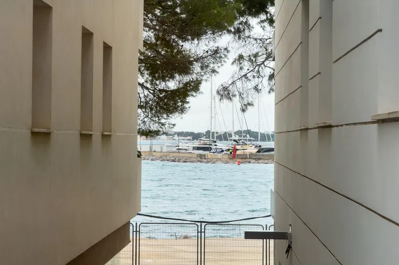 Modern-style house — photo 2