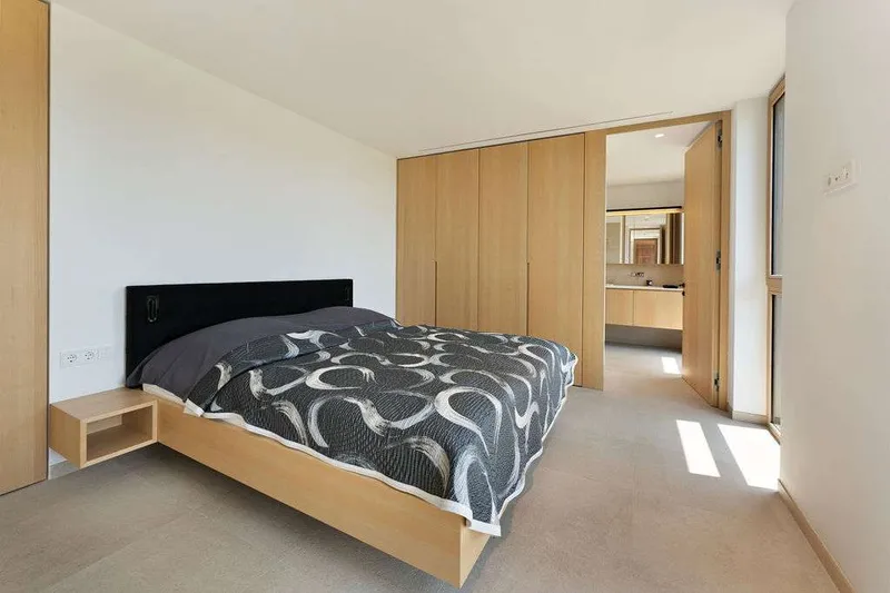 Modern design house with sea views, high-tech pool and guest apartment — photo 11