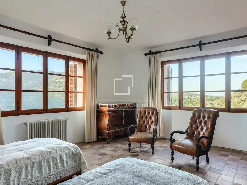 Discover your dream refuge in the serene mountains overlooking the port of Sóller. This magnificent country house is situated on a hillside — photo 4