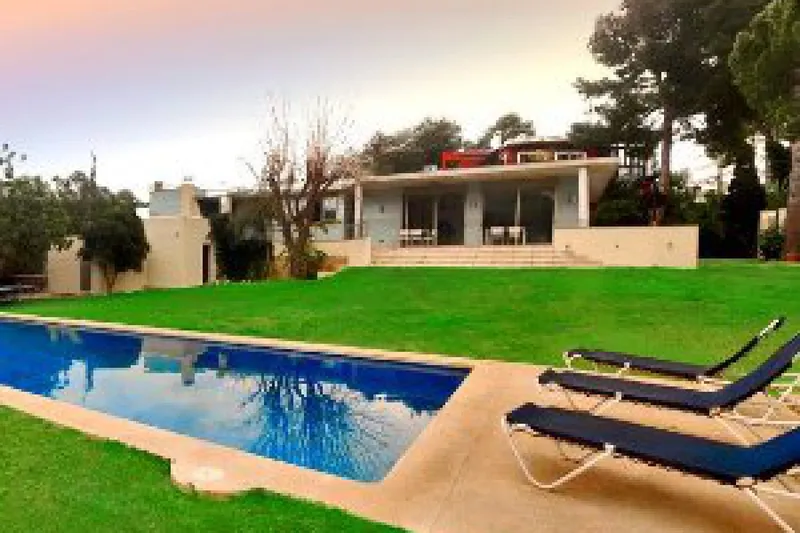 Spacious villa — photo 1