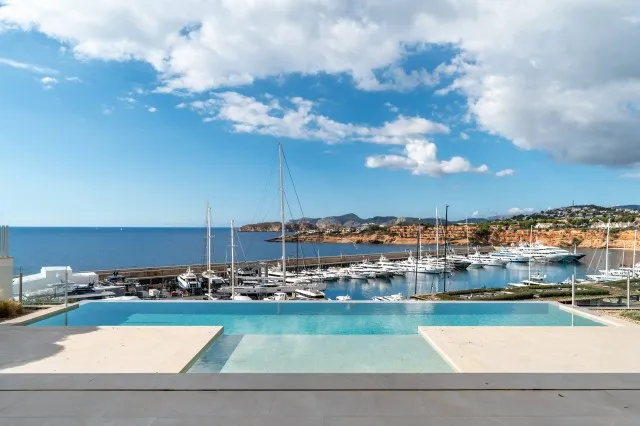 Luxury villa in Port Adriano — photo 1