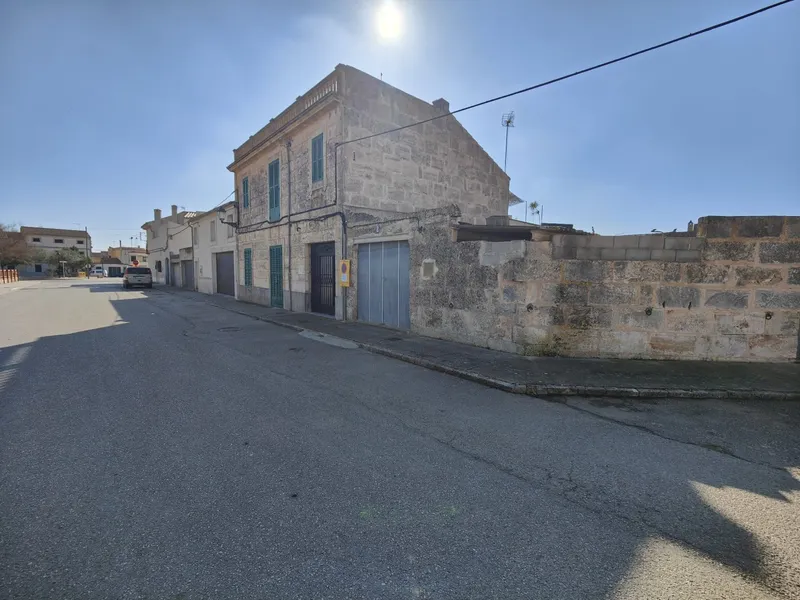 Plot for sale in the center of Ses Salines village — photo 1
